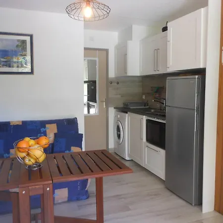 Appartement Appt 2 Pieces 21m2 + Terrasse 26m2 Ref 4052 Le Castellas